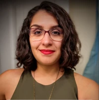 Holly Chapman headshot