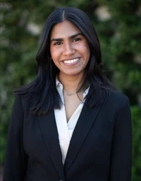 Leah Tharakan's headshot