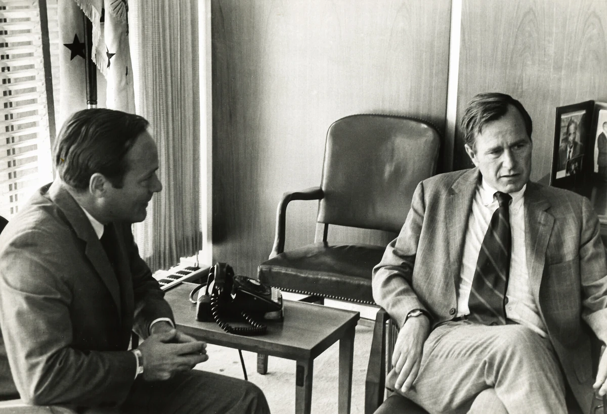 Congressman Archer sitting with President HW Bush
